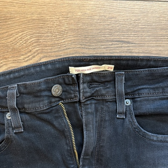 Levi's Women’s 721 High Rise Skinny Charcoal Slim Jeans Dark Gray Wash W29/L30 - Picture 3 of 4